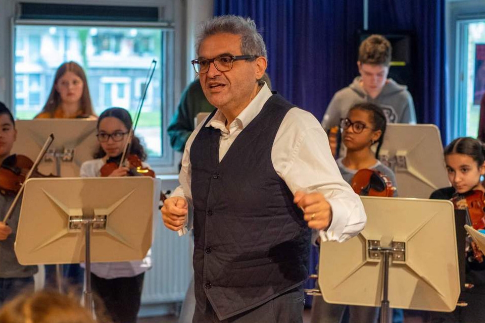 Directeur van het Leerorkest Marco de Souza